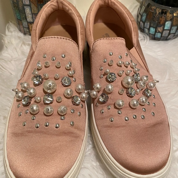 Bedazzled mauve colored shoes - Picture 3 of 5